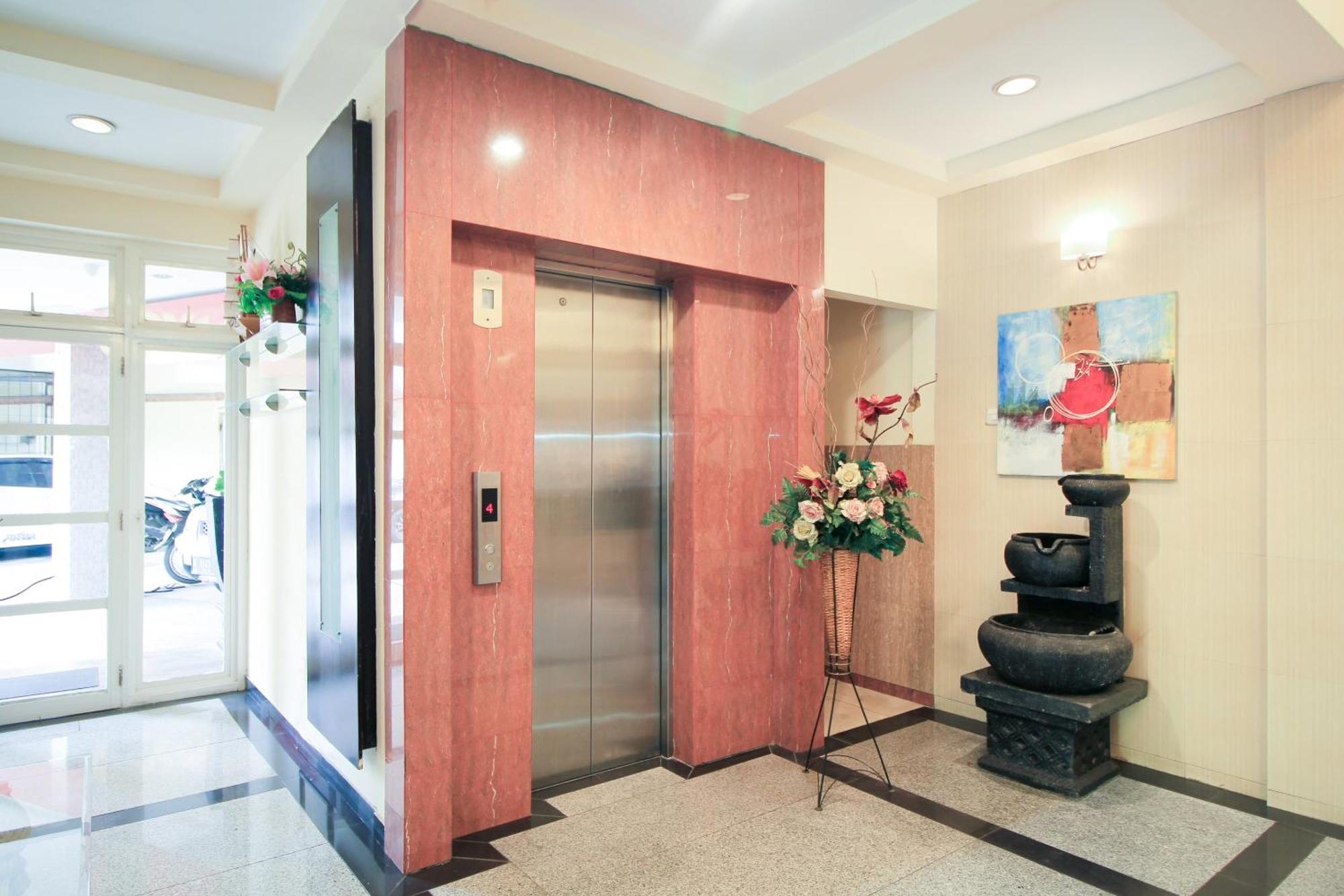 Super Oyo Capital O 175 K-60 Residence Surabaya Exterior foto